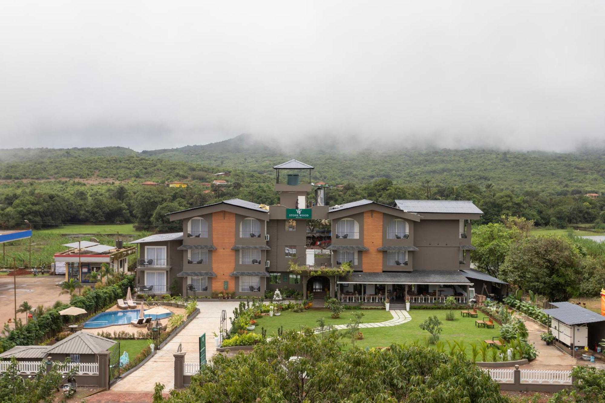 Stone Wood Hotel Amboli Amboli  ภายนอก รูปภาพ