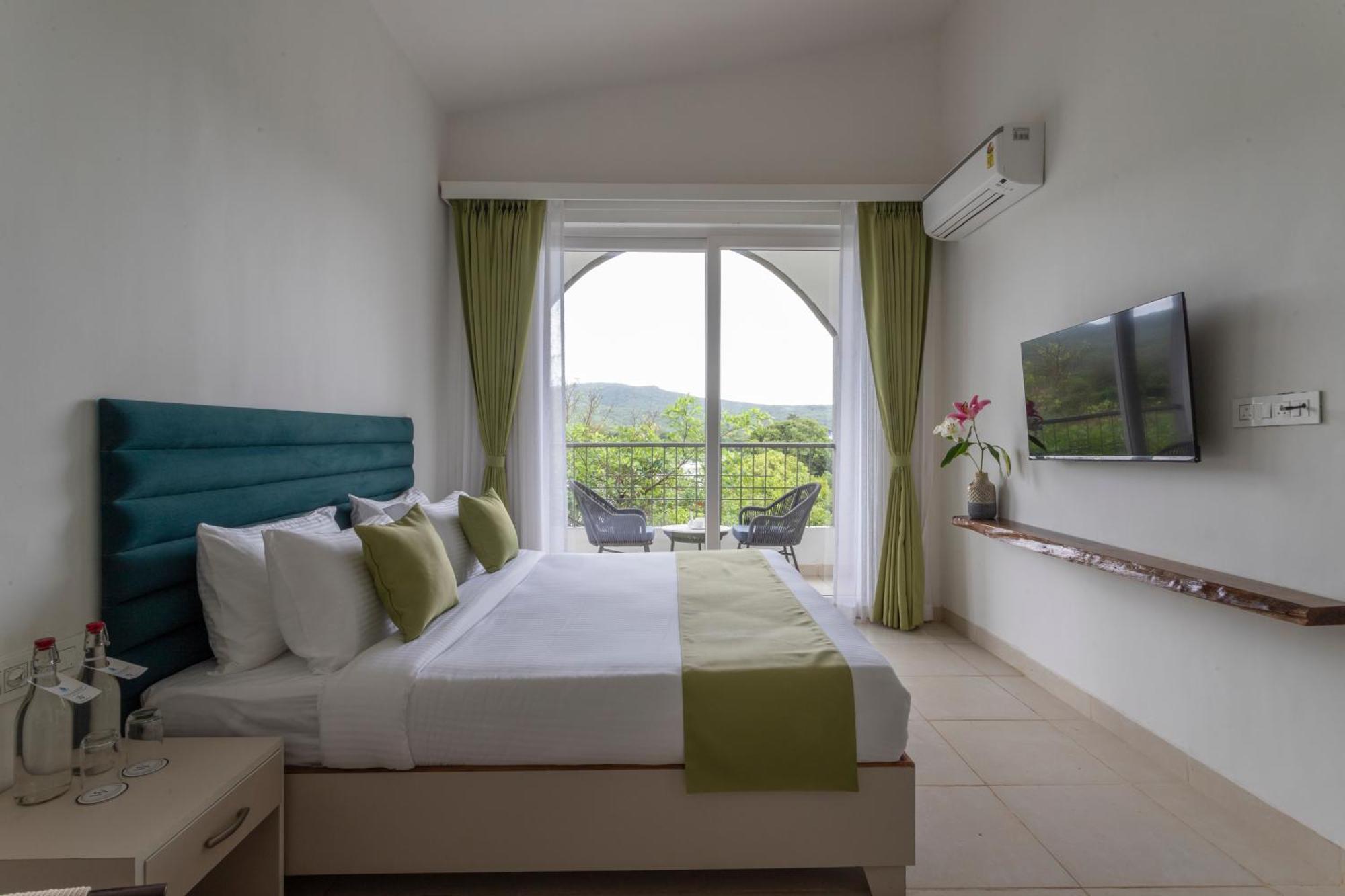 Stone Wood Hotel Amboli Amboli  ภายนอก รูปภาพ